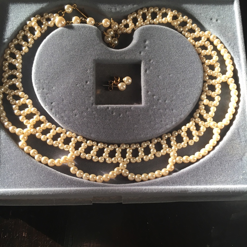 4/$25 Vintage Faux Pearl necklace/earrings